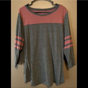 Woman's Top , Arizona Jean co. Size XXL. 3/4 sleeve.